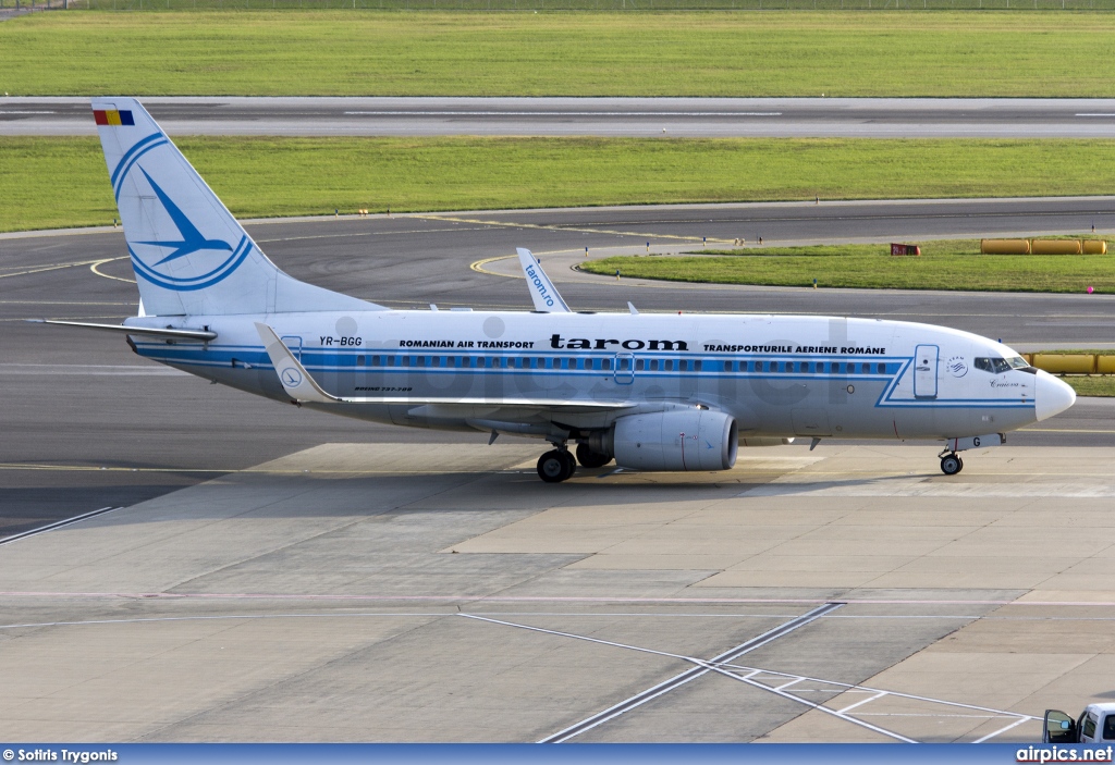 YR-BGG, Boeing 737-700, Tarom