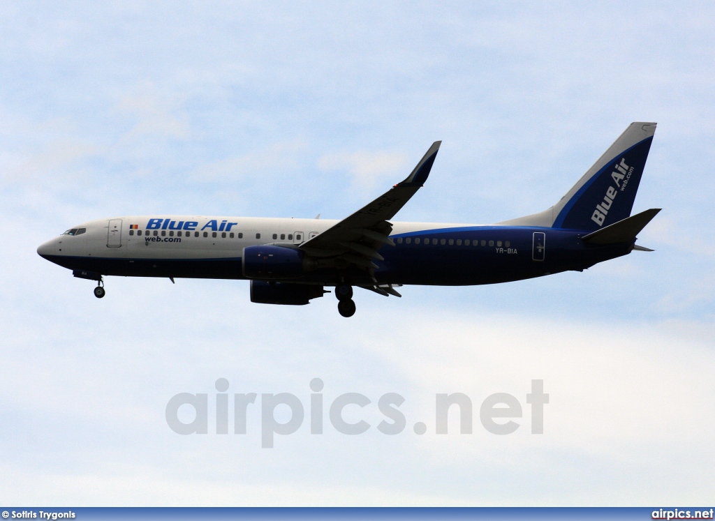 YR-BIA, Boeing 737-800, Blue Air