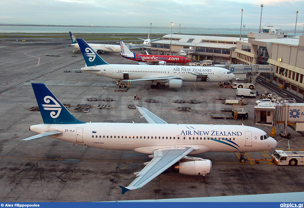 ZK-OJI, Airbus A320-200, Air New Zealand