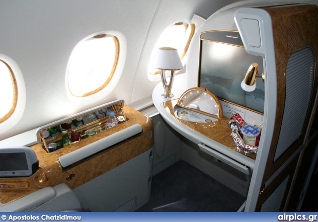A6-EDA, Airbus A380-800, Emirates