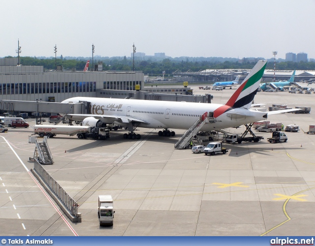 A6-EMM, Boeing 777-300, Emirates