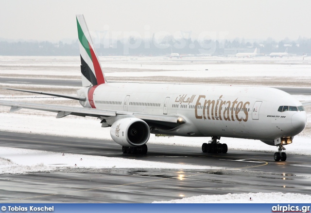 A6-EMV, Boeing 777-300, Emirates