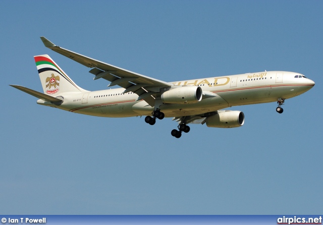 A6-EYD, Airbus A330-200, Etihad Airways