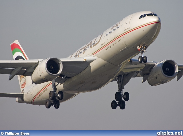 A6-EYQ, Airbus A330-200, Etihad Airways