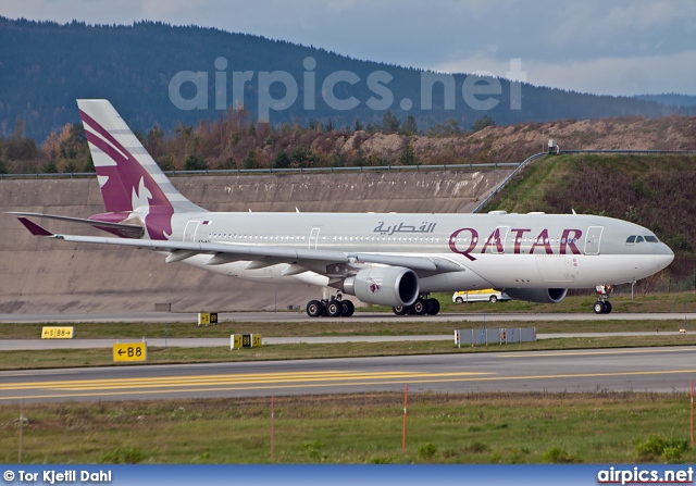 A7-ACL, Airbus A330-200, Qatar Airways