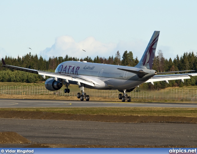 A7-AFL, Airbus A330-200, Qatar Airways