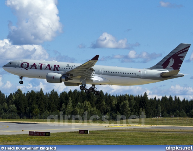 A7-AFL, Airbus A330-200, Qatar Airways