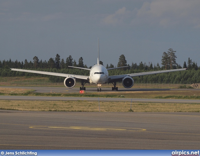 AP-BGJ, Boeing 777-200ER, Pakistan International Airlines (PIA)