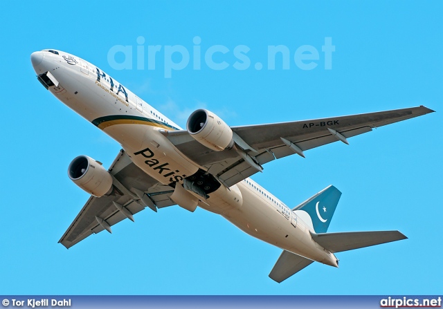 AP-BGK, Boeing 777-200ER, Pakistan International Airlines (PIA)