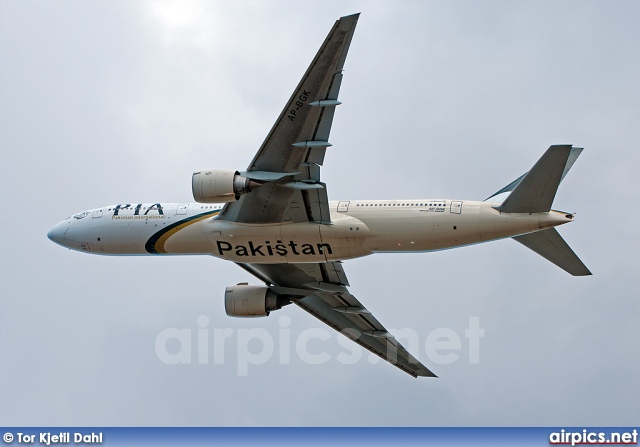 AP-BGK, Boeing 777-200ER, Pakistan International Airlines (PIA)