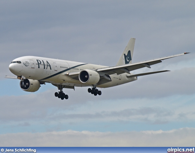 AP-BGL, Boeing 777-200ER, Pakistan International Airlines (PIA)