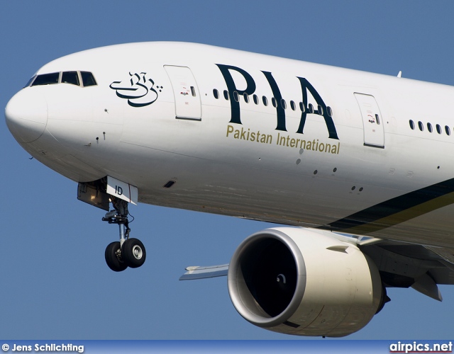 AP-BID, Boeing 777-300ER, Pakistan International Airlines (PIA)