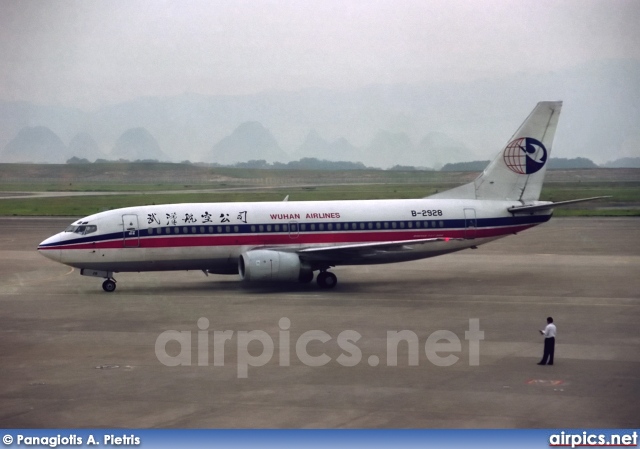 B-2928, Boeing 737-300, Wuhan Airlines