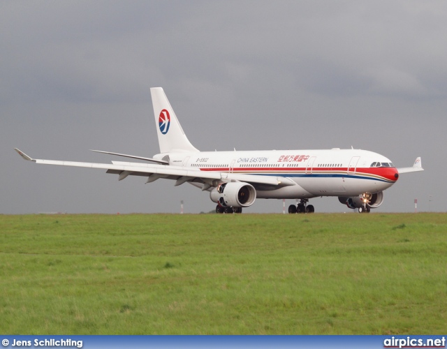 B-5902, Airbus A330-200, China Eastern