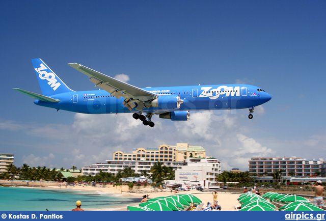 C-GZNC, Boeing 767-300ER, Zoom Airlines