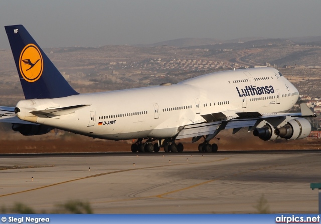 D-ABVF, Boeing 747-400, Lufthansa