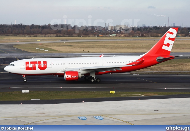 D-ALPB, Airbus A330-200, LTU International Airways