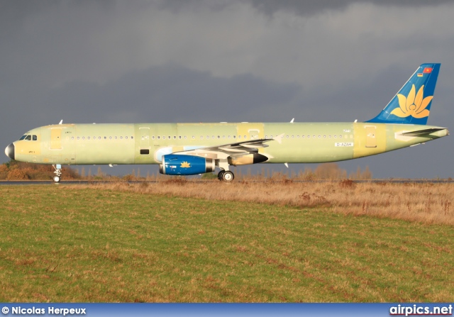 D-AZAH, Airbus A321-200, Vietnam Airlines