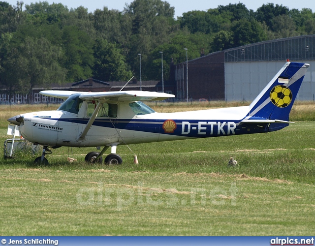 D-ETKR, Cessna 150, Flugschule Hamburg