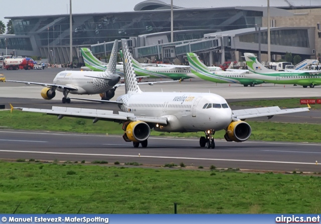 EC-HHA, Airbus A320-200, Vueling
