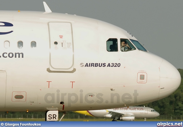EI-DSR, Airbus A320-200, Air One