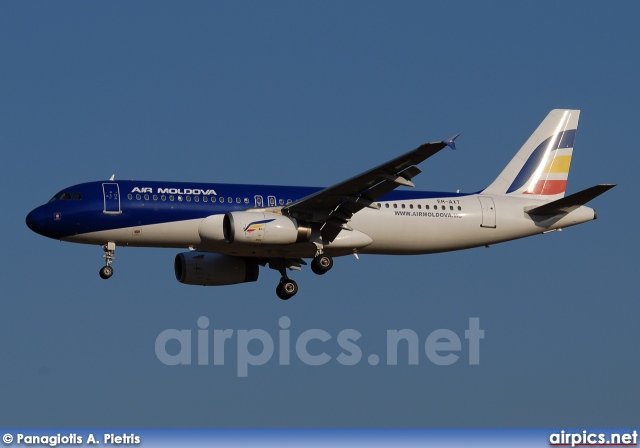 ER-AXT, Airbus A320-200, Air Moldova