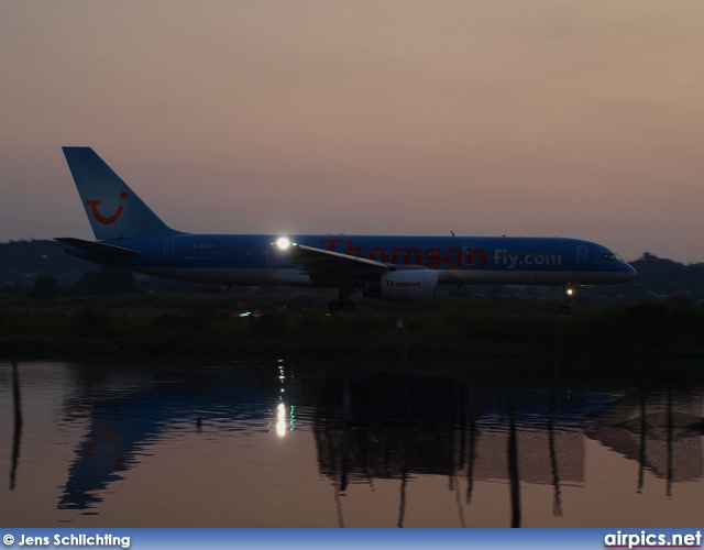 G-BYAP, Boeing 757-200, Thomsonfly