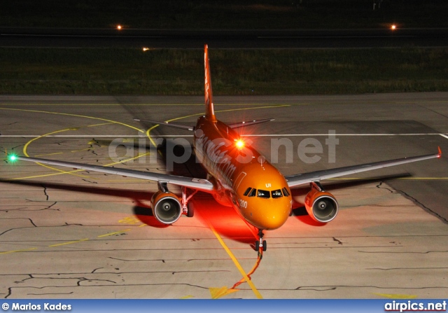 G-EZUI, Airbus A320-200, easyJet