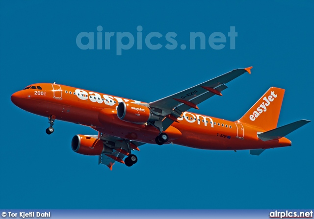 G-EZUI, Airbus A320-200, easyJet