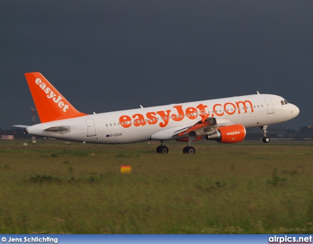 G-EZUX, Airbus A320-200, easyJet