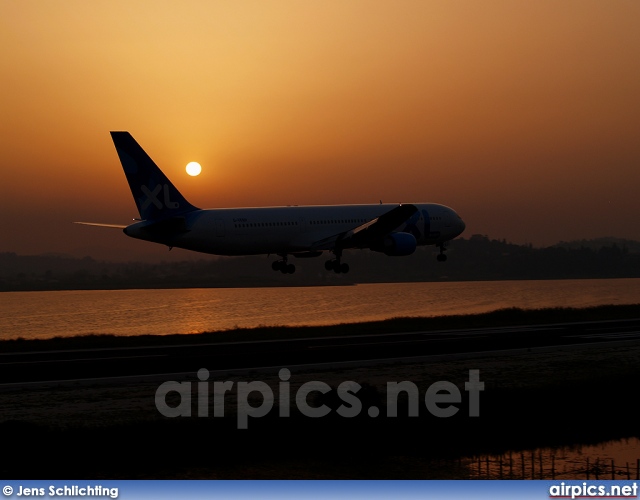 G-VKNH, Boeing 767-300ER, XL Airways