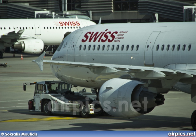 HB-IOM, Airbus A321-200, Swiss International Air Lines