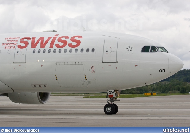 HB-IQR, Airbus A330-200, Swiss International Air Lines