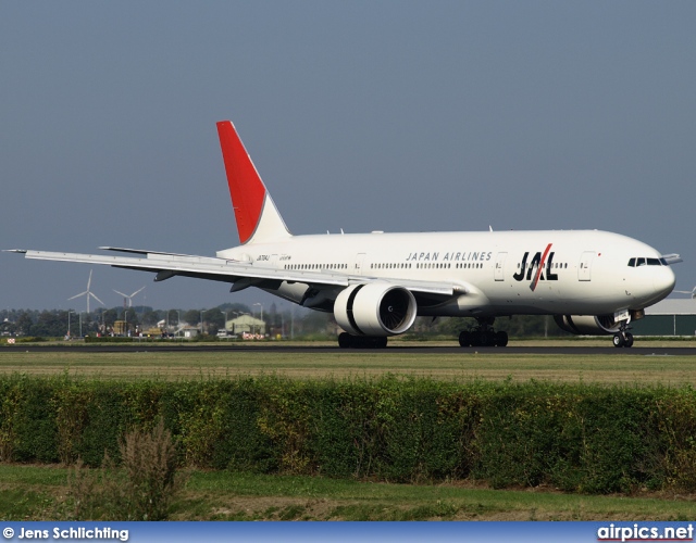 JA704J, Boeing 777-200ER, Japan Airlines