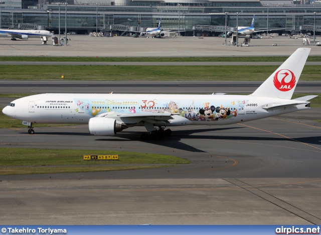 JA8985, Boeing 777-200, Japan Airlines
