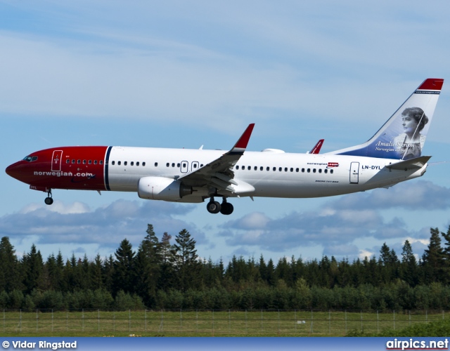LN-DYL, Boeing 737-800, Norwegian Air Shuttle