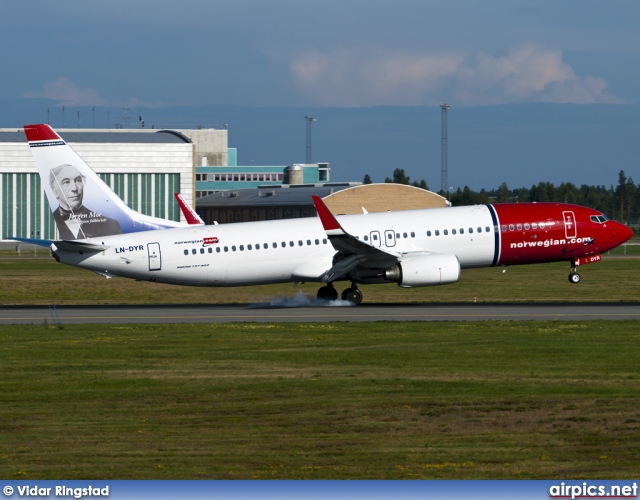 LN-DYR, Boeing 737-800, Norwegian Air Shuttle