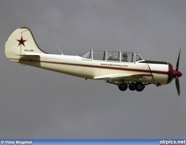 LN-LBS, Aerostar IAK-52W, Private