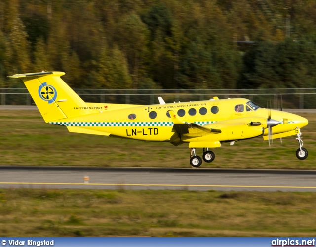 LN-LTD, Beechcraft B200 King Air, Lufttransport