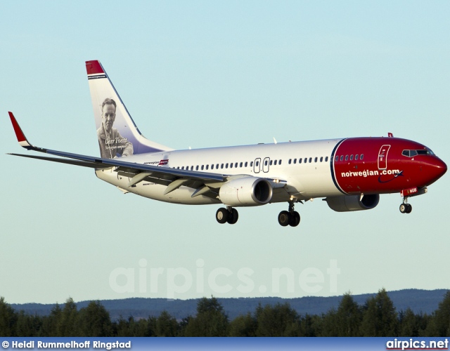 LN-NGB, Boeing 737-800, Norwegian Air Shuttle