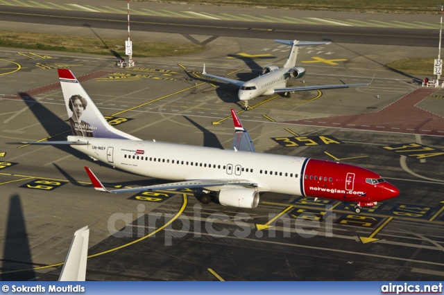 LN-NGY, Boeing 737-800, Norwegian Air Shuttle