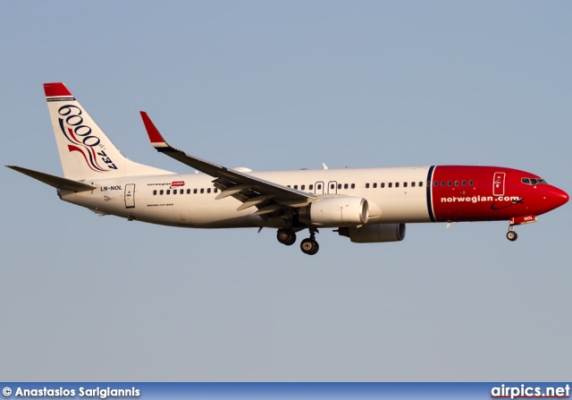 LN-NOL, Boeing 737-800, Norwegian Air Shuttle