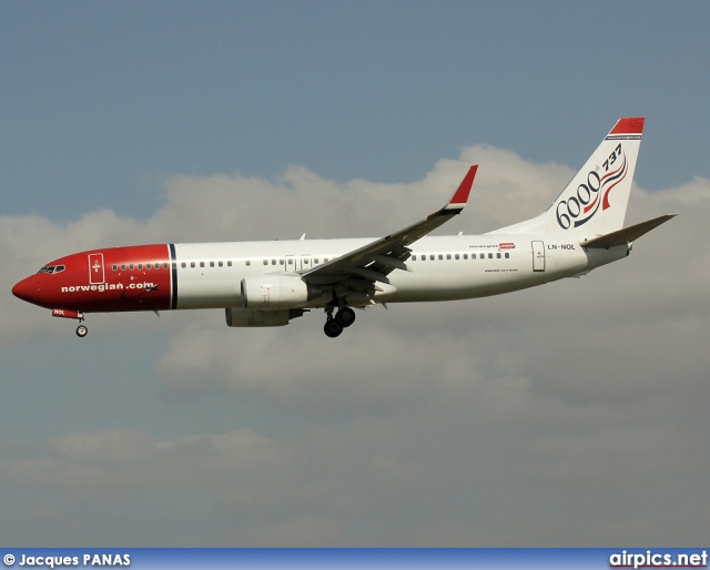 LN-NOL, Boeing 737-800, Norwegian Air Shuttle