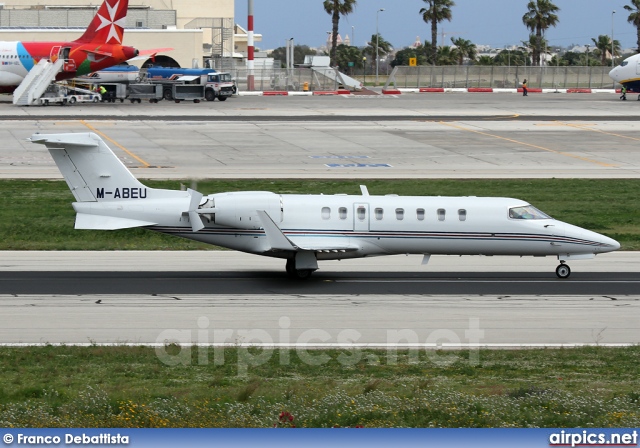 M-ABEU, Bombardier Learjet 45, Ryanair