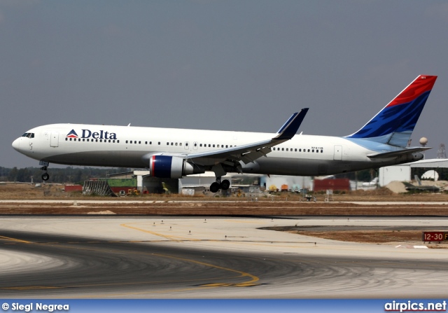 N1611B, Boeing 767-300ER, Delta Air Lines