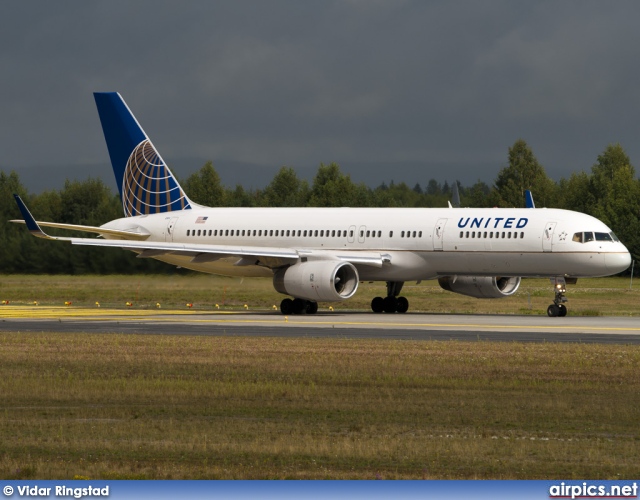 N17104, Boeing 757-200, United Airlines