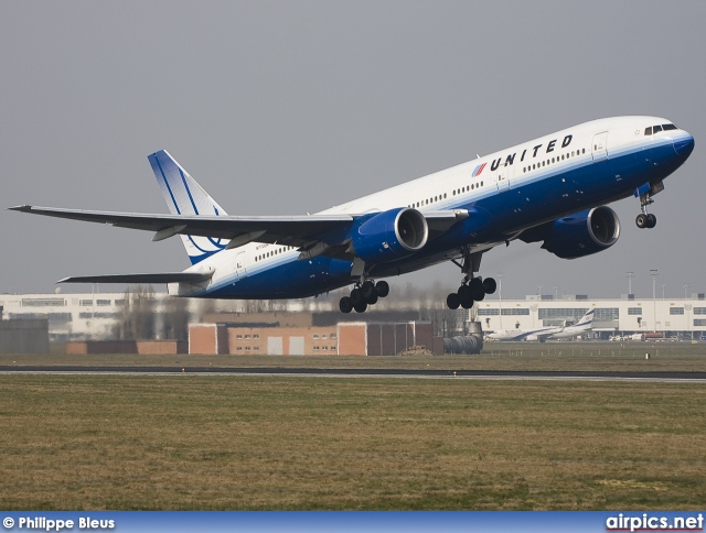 N772UA, Boeing 777-200, United Airlines