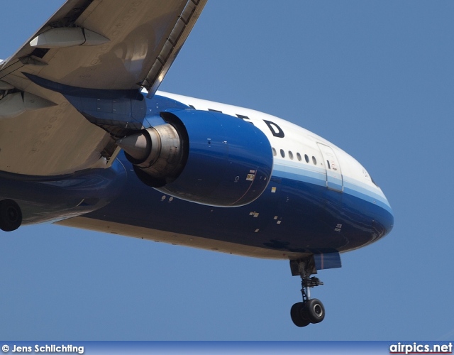 N776UA, Boeing 777-200, United Airlines