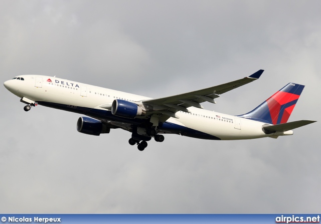 N858NW, Airbus A330-200, Delta Air Lines