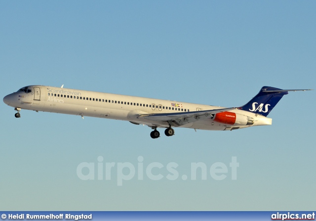 OY-KHN, McDonnell Douglas MD-82, Scandinavian Airlines System (SAS)